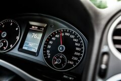 Kilometerangabe bei Fahrzeugverkauf – Haftung des Verkäufers