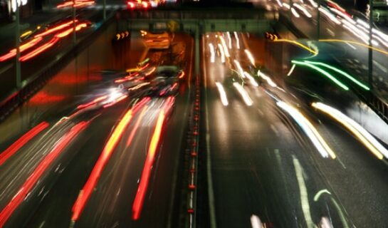 Verkehrsunfall: Kollision bei Spurwechsel im Reißverschlussverfahren