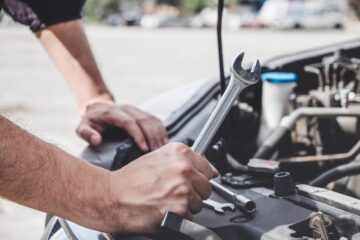 Fahrzeugkaufvertrag – Zusicherung des Einbaus neuer Einspritzdüsen – Beweislast
