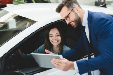Fahrzeugkaufvertrag – arglistige Täuschung über die Ausstattungsvariante